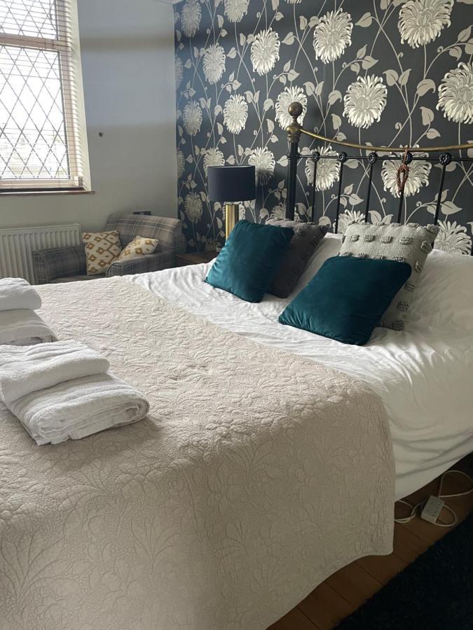 King Size Bed & En Suite Rolled Top Bath Private Lane Harrogate Eksteriør billede